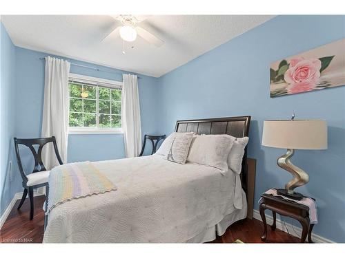 15-6910 Kalar Road, Niagara Falls, ON - Indoor Photo Showing Bedroom