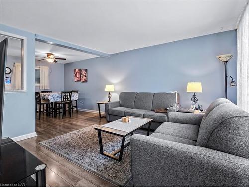 321 Dufferin Street, Fort Erie, ON - Indoor Photo Showing Living Room