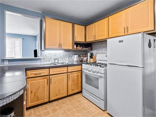 321 Dufferin Street, Fort Erie, ON - Indoor Photo Showing Kitchen With Double Sink