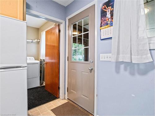 321 Dufferin Street, Fort Erie, ON - Indoor Photo Showing Laundry Room