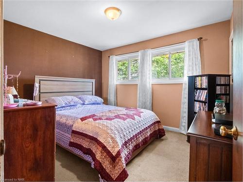 321 Dufferin Street, Fort Erie, ON - Indoor Photo Showing Bedroom