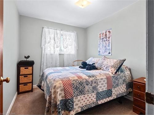 321 Dufferin Street, Fort Erie, ON - Indoor Photo Showing Bedroom