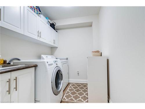 25-7 Gibson Place, St. Catharines, ON - Indoor Photo Showing Laundry Room