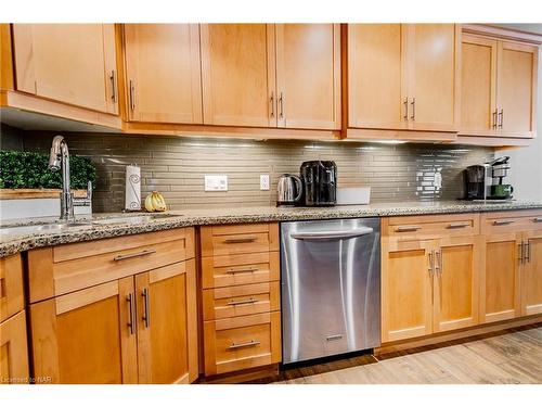 25-7 Gibson Place, St. Catharines, ON - Indoor Photo Showing Kitchen