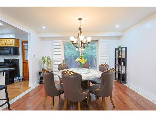 4124 Preston Avenue, Niagara Falls, ON - Indoor Photo Showing Dining Room