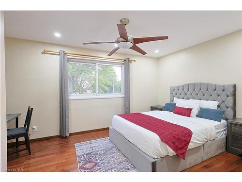 4124 Preston Avenue, Niagara Falls, ON - Indoor Photo Showing Bedroom