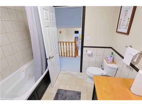 4124 Preston Avenue, Niagara Falls, ON - Indoor Photo Showing Bathroom