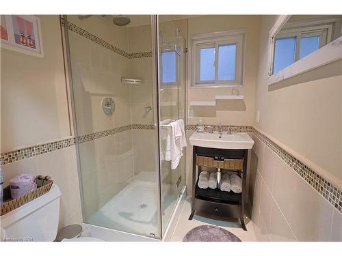 4124 Preston Avenue, Niagara Falls, ON - Indoor Photo Showing Bathroom