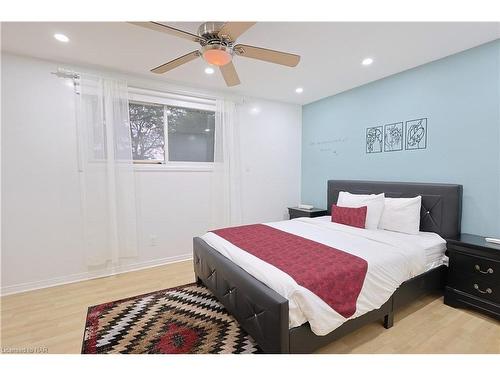 4124 Preston Avenue, Niagara Falls, ON - Indoor Photo Showing Bedroom