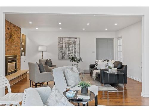 50 Melrose Drive, Niagara-On-The-Lake, ON - Indoor Photo Showing Living Room With Fireplace