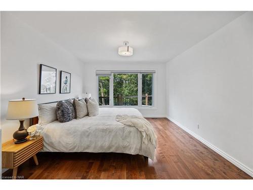 50 Melrose Drive, Niagara-On-The-Lake, ON - Indoor Photo Showing Bedroom