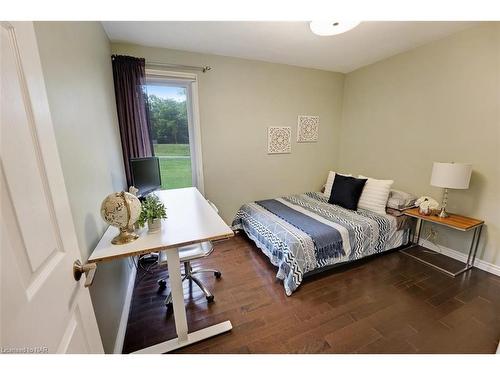 50 Melrose Drive, Niagara-On-The-Lake, ON - Indoor Photo Showing Bedroom