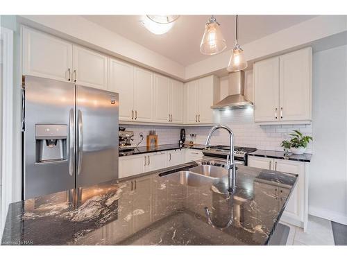 7846 Hackberry Trail, Niagara Falls, ON - Indoor Photo Showing Kitchen With Stainless Steel Kitchen With Double Sink