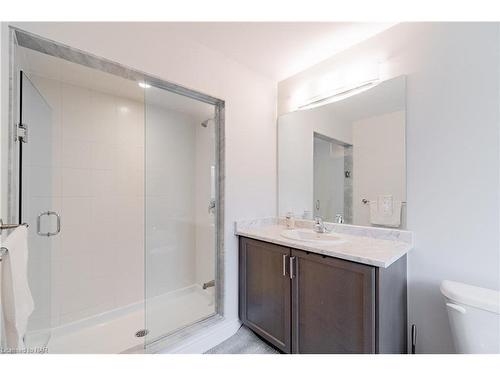 7846 Hackberry Trail, Niagara Falls, ON - Indoor Photo Showing Bathroom