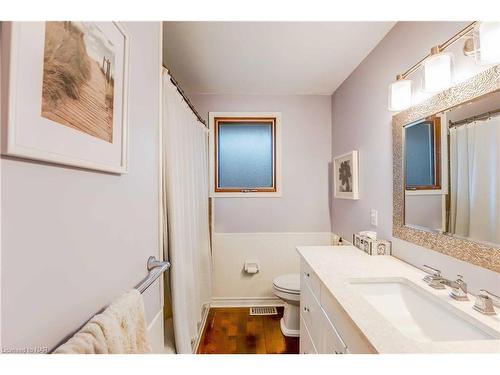 3195 St. Patrick Avenue, Niagara Falls, ON - Indoor Photo Showing Bathroom