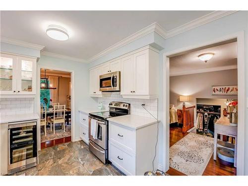 3195 St. Patrick Avenue, Niagara Falls, ON - Indoor Photo Showing Kitchen