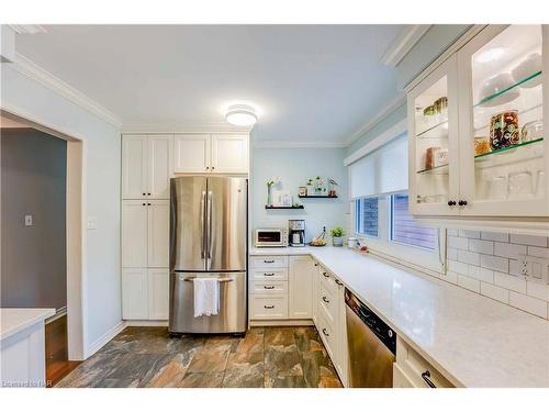 3195 St. Patrick Avenue, Niagara Falls, ON - Indoor Photo Showing Kitchen