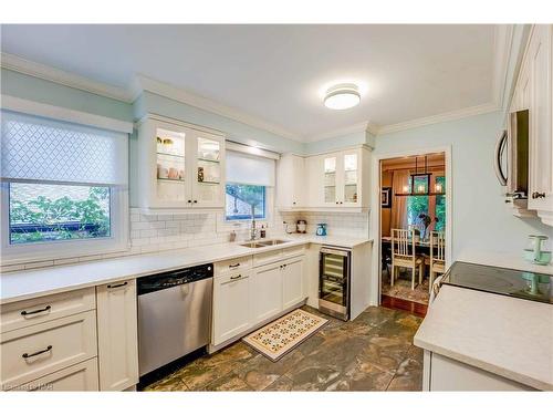 3195 St. Patrick Avenue, Niagara Falls, ON - Indoor Photo Showing Kitchen With Double Sink