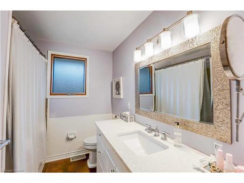 3195 St. Patrick Avenue, Niagara Falls, ON - Indoor Photo Showing Bathroom