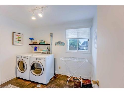 3195 St. Patrick Avenue, Niagara Falls, ON - Indoor Photo Showing Laundry Room