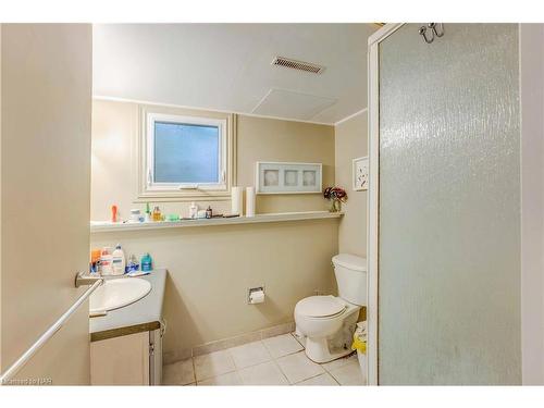 3195 St. Patrick Avenue, Niagara Falls, ON - Indoor Photo Showing Bathroom