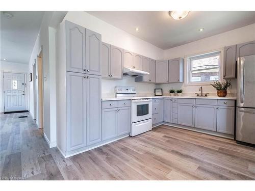 Niagara Falls, ON - Indoor Photo Showing Kitchen With Double Sink