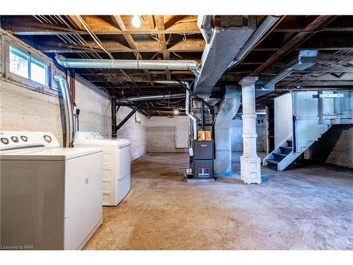 Niagara Falls, ON - Indoor Photo Showing Laundry Room