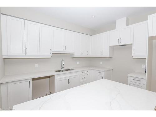 110 Elvira Way, Thorold, ON - Indoor Photo Showing Kitchen With Double Sink