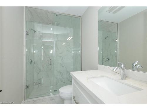 110 Elvira Way, Thorold, ON - Indoor Photo Showing Bathroom