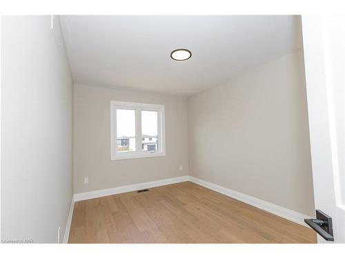 110 Elvira Way, Thorold, ON - Indoor Photo Showing Other Room