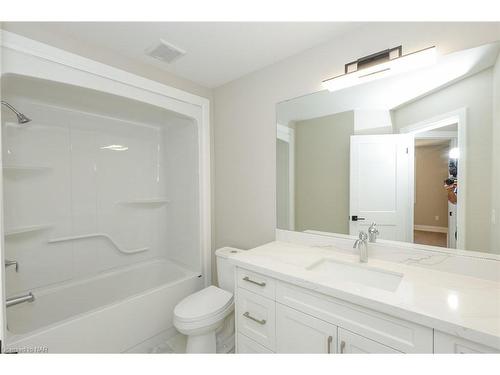 110 Elvira Way, Thorold, ON - Indoor Photo Showing Bathroom