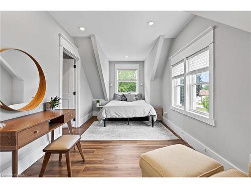 2 Nickerson Avenue, St. Catharines, ON - Indoor Photo Showing Bedroom