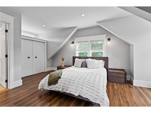 2 Nickerson Avenue, St. Catharines, ON - Indoor Photo Showing Bedroom