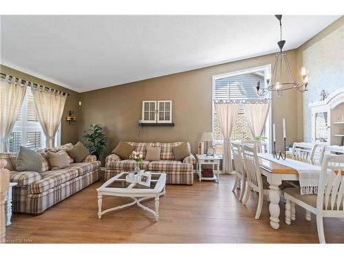 5991 Andrea Drive, Niagara Falls, ON - Indoor Photo Showing Living Room