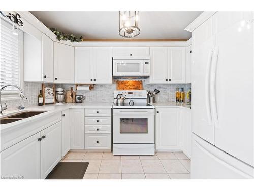 5991 Andrea Drive, Niagara Falls, ON - Indoor Photo Showing Kitchen With Double Sink