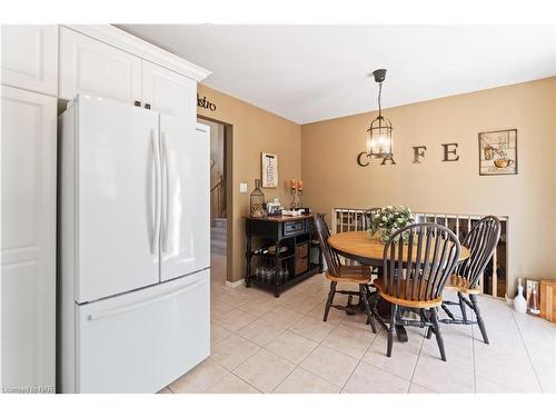 5991 Andrea Drive, Niagara Falls, ON - Indoor Photo Showing Dining Room