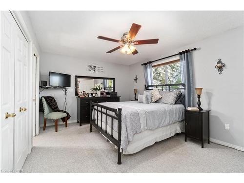 5991 Andrea Drive, Niagara Falls, ON - Indoor Photo Showing Bedroom