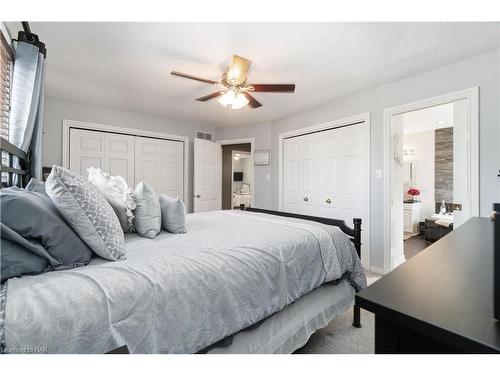 5991 Andrea Drive, Niagara Falls, ON - Indoor Photo Showing Bedroom