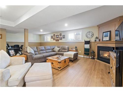 5991 Andrea Drive, Niagara Falls, ON - Indoor Photo Showing Living Room With Fireplace