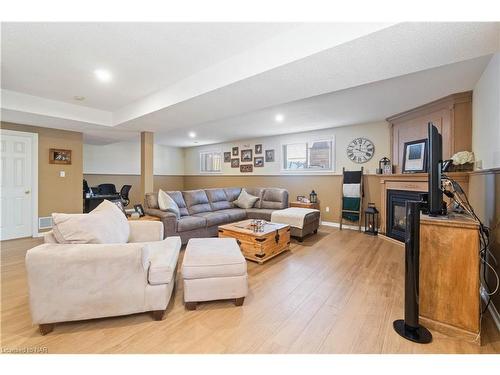 5991 Andrea Drive, Niagara Falls, ON - Indoor Photo Showing Living Room With Fireplace