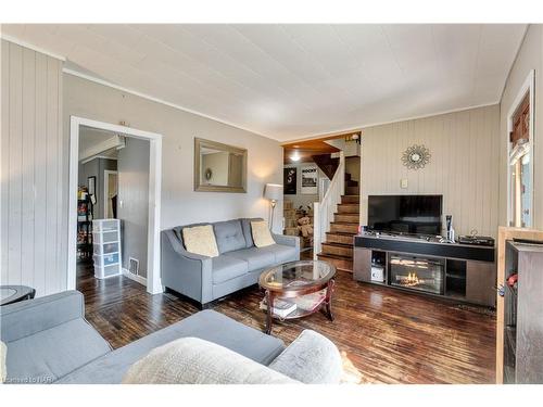 640 King Street, Port Colborne, ON - Indoor Photo Showing Living Room