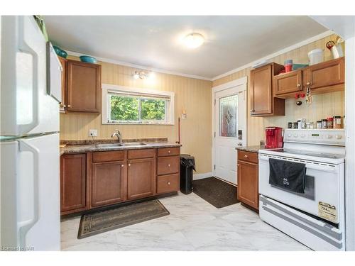 640 King Street, Port Colborne, ON - Indoor Photo Showing Kitchen With Double Sink