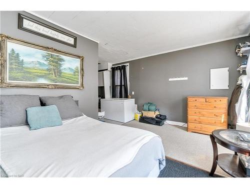 640 King Street, Port Colborne, ON - Indoor Photo Showing Bedroom