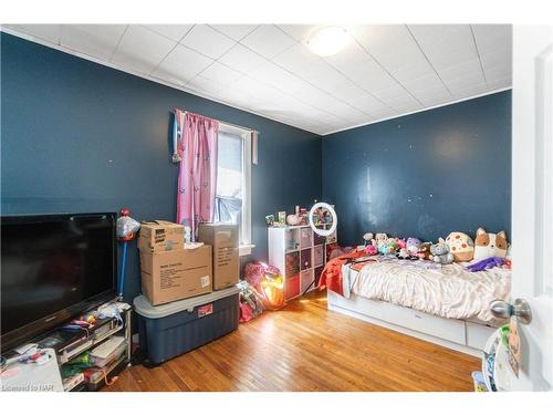 640 King Street, Port Colborne, ON - Indoor Photo Showing Bedroom