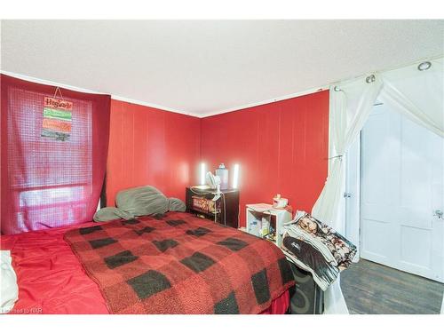 640 King Street, Port Colborne, ON - Indoor Photo Showing Bedroom