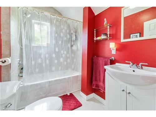 640 King Street, Port Colborne, ON - Indoor Photo Showing Bathroom