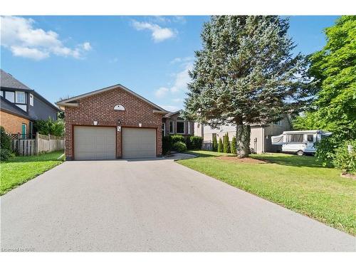 14 Meadowbrook Lane, Fonthill, ON - Outdoor