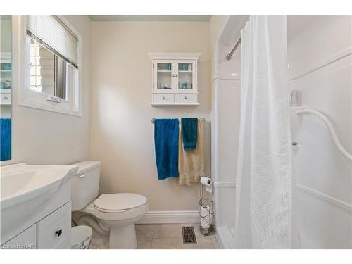 14 Meadowbrook Lane, Fonthill, ON - Indoor Photo Showing Bathroom