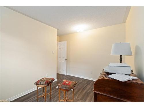 14 Meadowbrook Lane, Fonthill, ON - Indoor Photo Showing Other Room