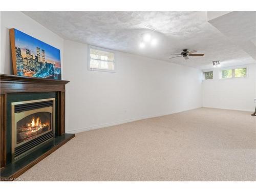 14 Meadowbrook Lane, Fonthill, ON - Indoor With Fireplace